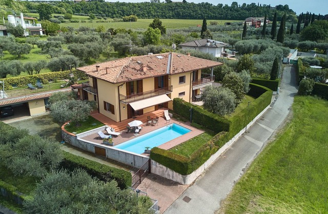 Regarda - Villa Celebrity with pool and stunning lake view