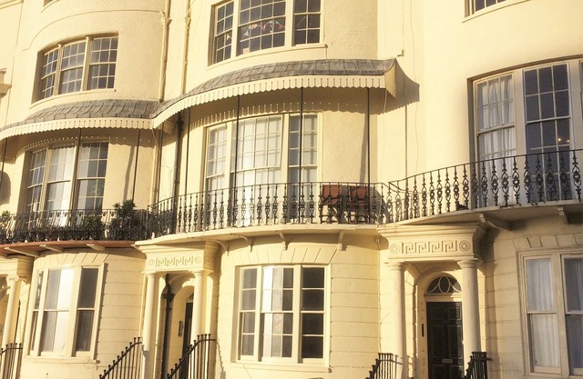 Regency Retreat - Stylish Apartment with sea views and balcony. Great Location.