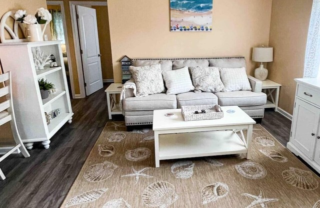 Rehoboth Getaway/2bd with Hot Tub/3.7mi beach/outlets