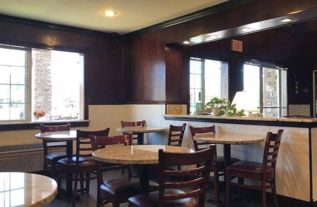 Relax and Unwind in GuestHouse Kelso Longview! 2 Great Units, Pets Allowed