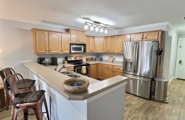 Relax and unwind in this newly updated 3 bedroom condo on Lake Martin