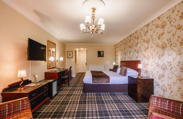 Relax in Historic Ipswich | Spa, Sauna & Pool in a Charming Escape