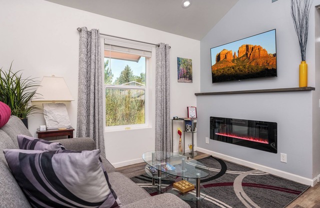 Relax in Luxury! ✯ Privacy ✯ Great Amenities!