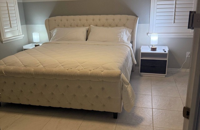 Relax in my calm and stylish space. Enjoy the relaxing lakeview and heated pool.