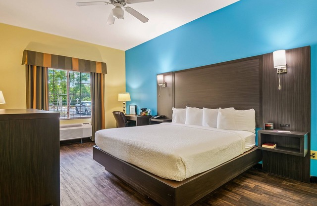 Relax in Style: King Bed Non-Smoking Room at Wildwood Inn