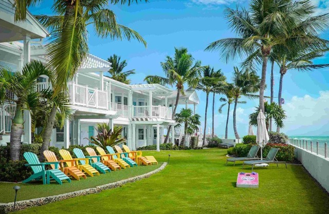 Relax in Style with 3 Swimming Pools Access and Easy Beach Walks in Key West