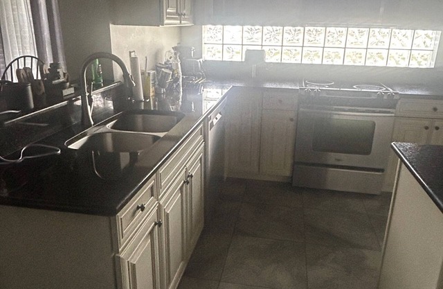 Relax in this 3-bedroom Davenport Home