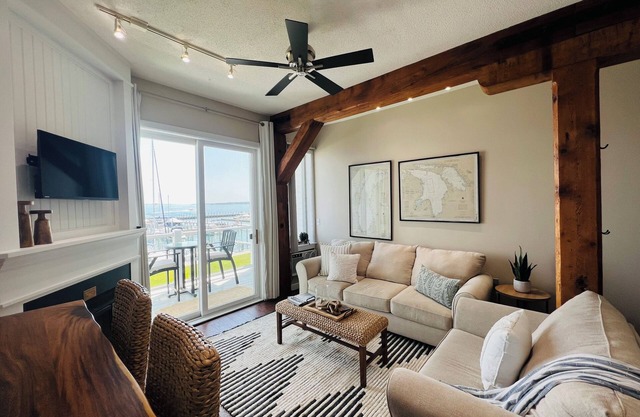 Relax in this beautiful condo on Lake Charlevoix!