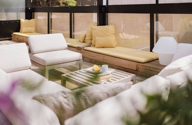 Relax pool, by the sea, barbeque, garden, 03