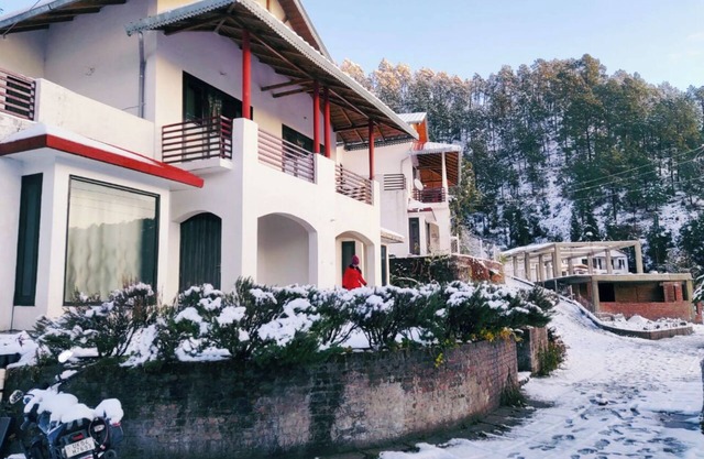 Relax, rejuvenate and experience authentic Kumaoni cuisine and Ayurvedic spa.