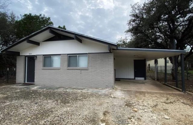 Relax with family and friends at this peaceful, Texas hill country cottage.