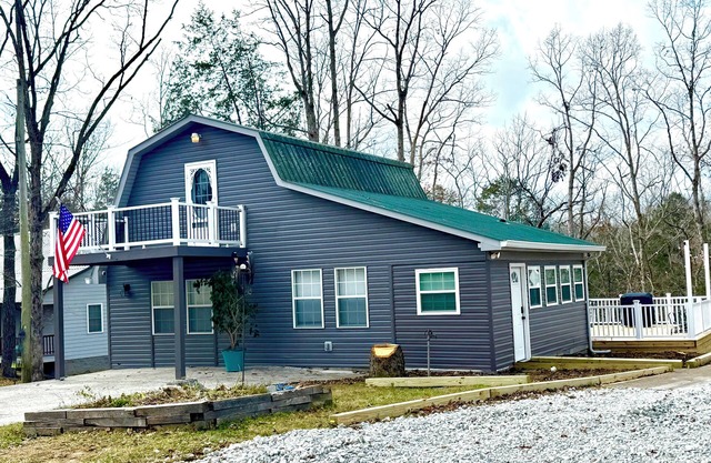 Relax with family and friends in this peaceful cabin right off the boat ramp!