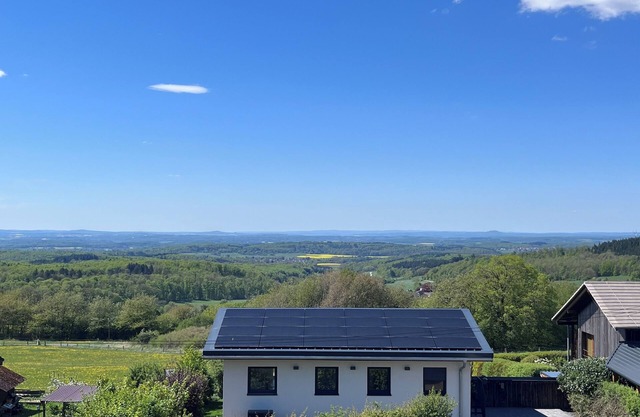 Relax with panoramic views in the Vogelsberg. With sauna and whirlpool.