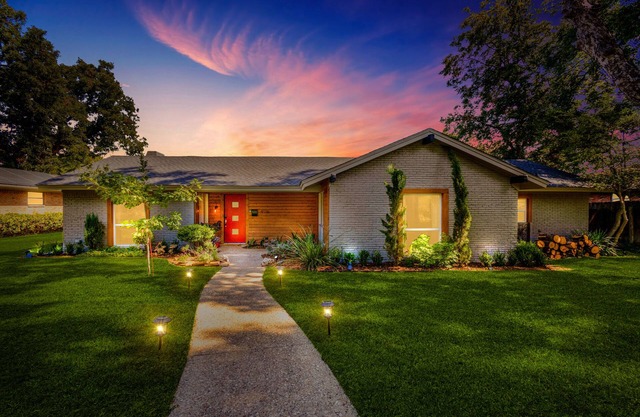 Relax with Style - Great Location and Amenities