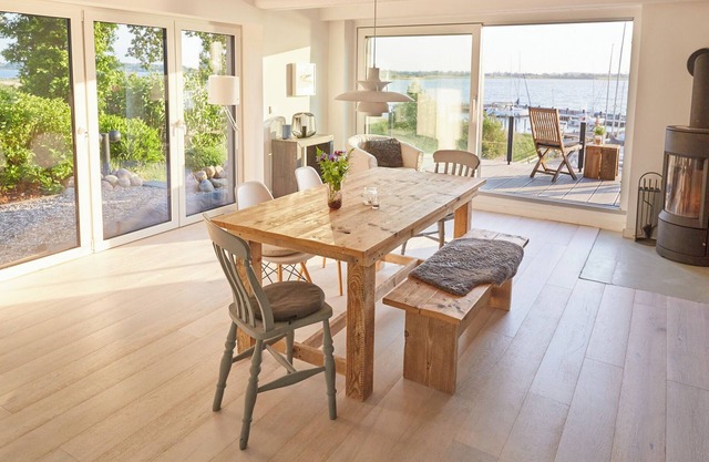 Relaxed vacation by the water: Holiday home Schuppen 23 for up to four people!