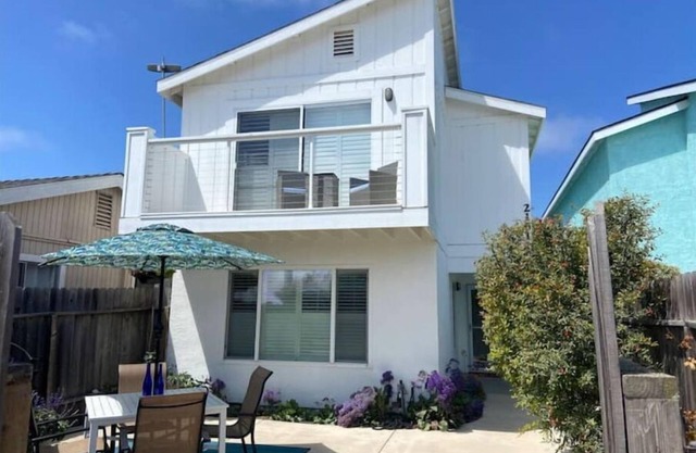Relaxing 2 Bdrm 1.5 Bath Beach House