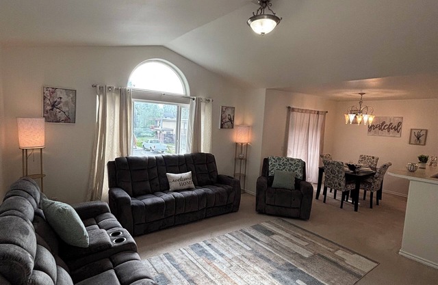 Relaxing 3-bedroom home in beautiful West Anchorage