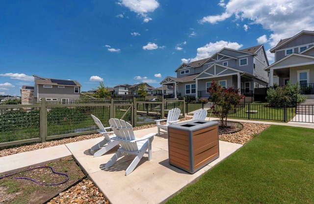 Relaxing 3BR Retreat! Incredible Location! Community Pool & Gym.