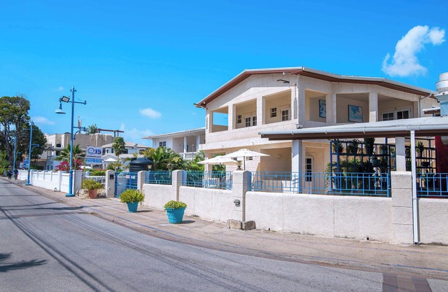 Relaxing Boutique Stay Near Beaches and Nightlife