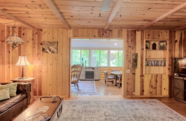 Relaxing Cabin Right on the Creek