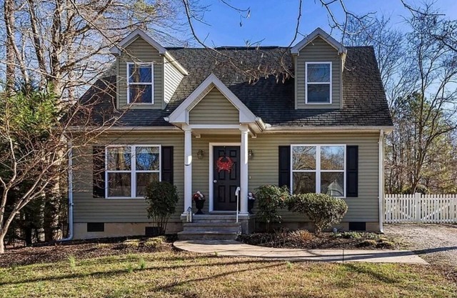 Relaxing Cape Cod escape - pond overlook, in the heart of Rock Hall, sleeps 8.