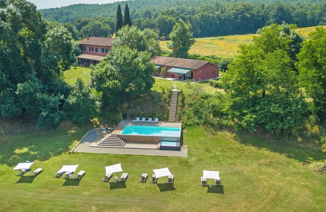 Relaxing Family Villa Roses Private Pool, Civitella Paganico, Italy