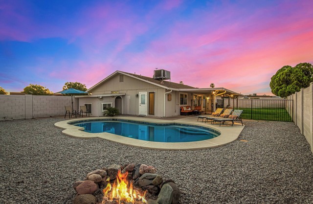 Relaxing Glendale Getaway Private Pool Pet Friendly Great Location!