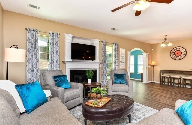 Relaxing Greer 6BR/11bed home near dtown & GSP