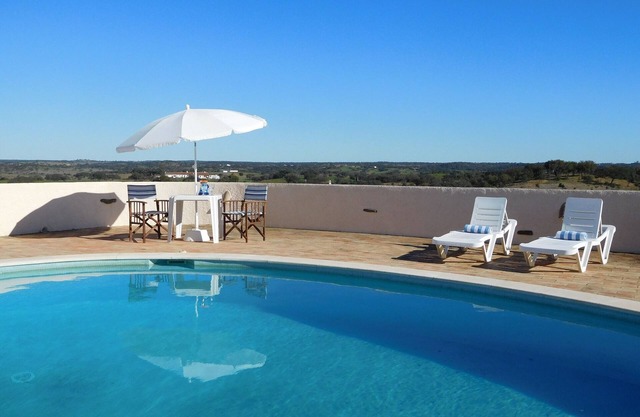 RELAXING HOLIDAY VILLA - PANORAMIC RURAL ALENTEJO VIEWS, POOL, BIKES, PING PONG