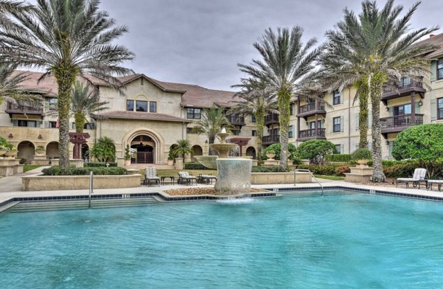 Relaxing Oasis Studio w Resort Pool/Hottub on Golf Course