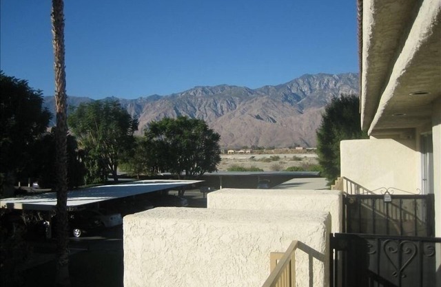 Relaxing Quiet Condo community, great views, quick access to all the highlights.