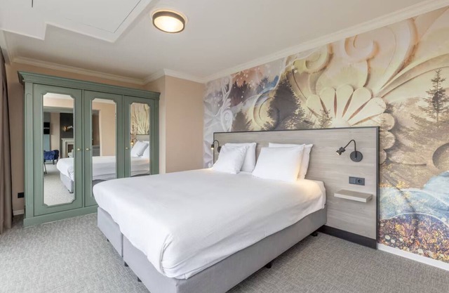 Relaxing Retreat with Heated Indoor Pool — Free Parking and Tennis Courts