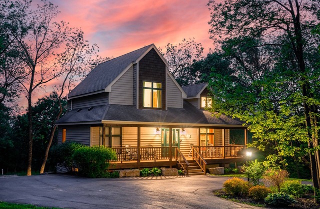 Relaxing Retreat with Hot Tub and Fire Pit