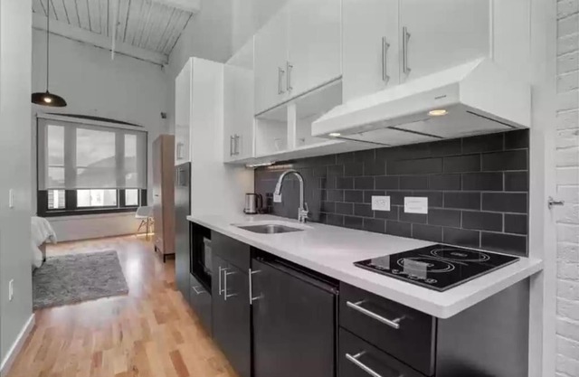 Relaxing Space Downtown - Close To Hospitals - Free Parking and Wifi