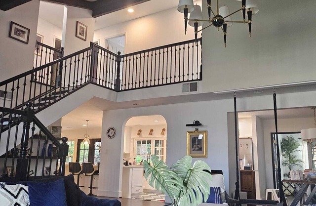 Remodeled Designer Westlake Entertainers Home Steam Spa Walkable to Restaurants