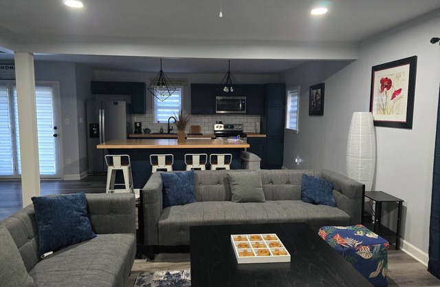 Remodeled Home King Bed Sleeps 8nn