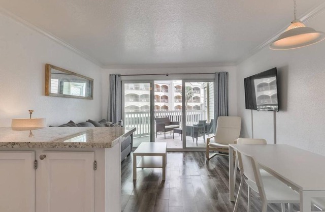 Remodeled Oceanside Retreat