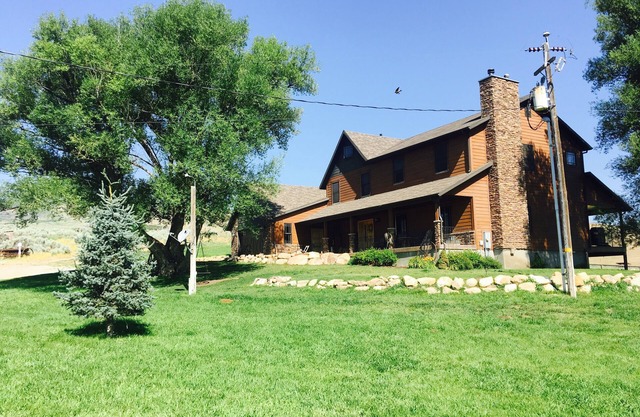 Remote ranch house on 93 acres in the peaceful Indianola Valley! Sleeps 30
