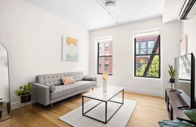 Renovated 2 Bed/2 Bath Apt in Prime Manhattan