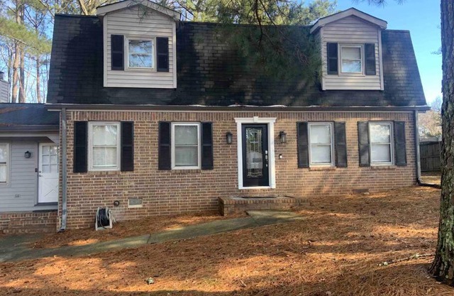 Renovated 3bedroom 2.5bath 2 story house w/garage