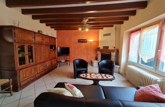 Renovated 4-Bedroom House near Loire Castles, Ideal for Families & Pros