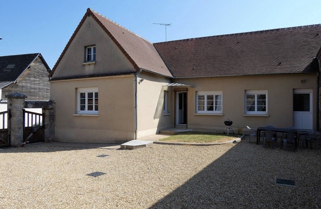 Renovated Cottage in Charming Thivars: 3BR, Garden, Near Chartres