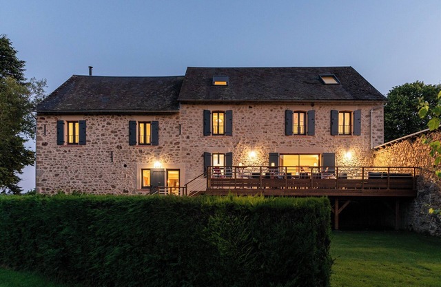 Renovated farmhouse ideal for families and groups