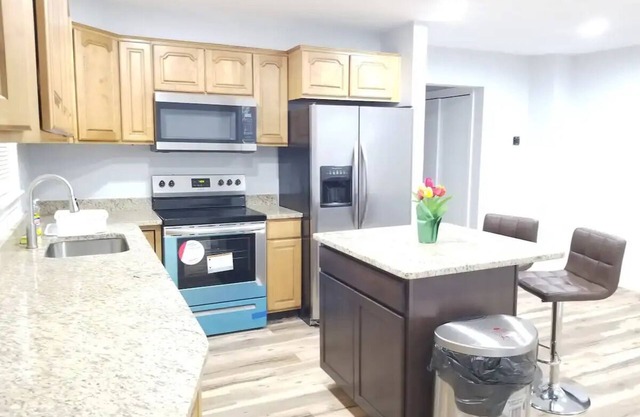 Renovated home with 7 Bedrms with 4 Full Baths. 20 minutes from DC & Baltimoren