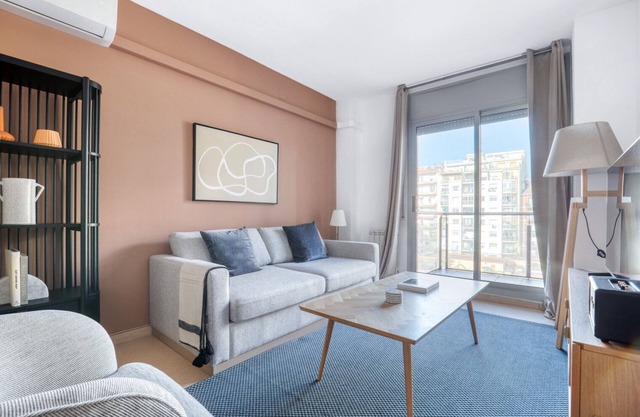 Renovated La Vila Olimpica del Poblenou 3BR w/Balcony, by Blueground