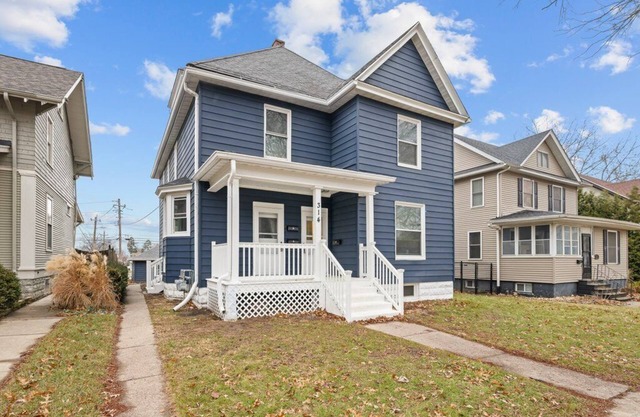 Renovated Near Vander Veer Park, Free Parking