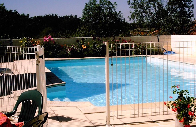 Renovated old house 140m2 with park and private swimming pool