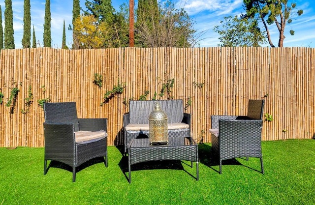 Renovated pet friendly w/beautiful yard & jacuzzi