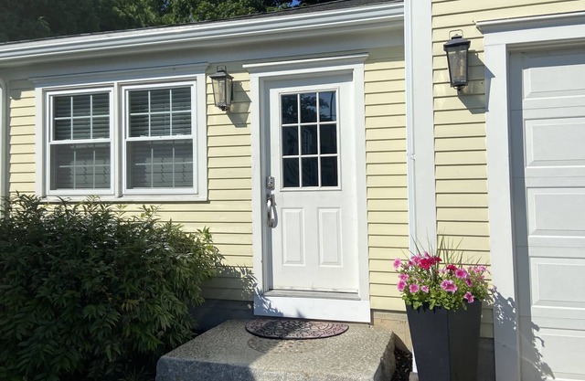 Renovated Private Studio Near Beach and Shopping