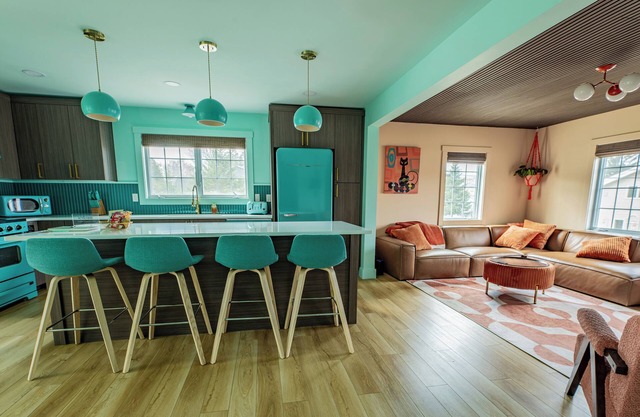 Renovated Retro 3BR Getaway - Hot Tub & Trail Access